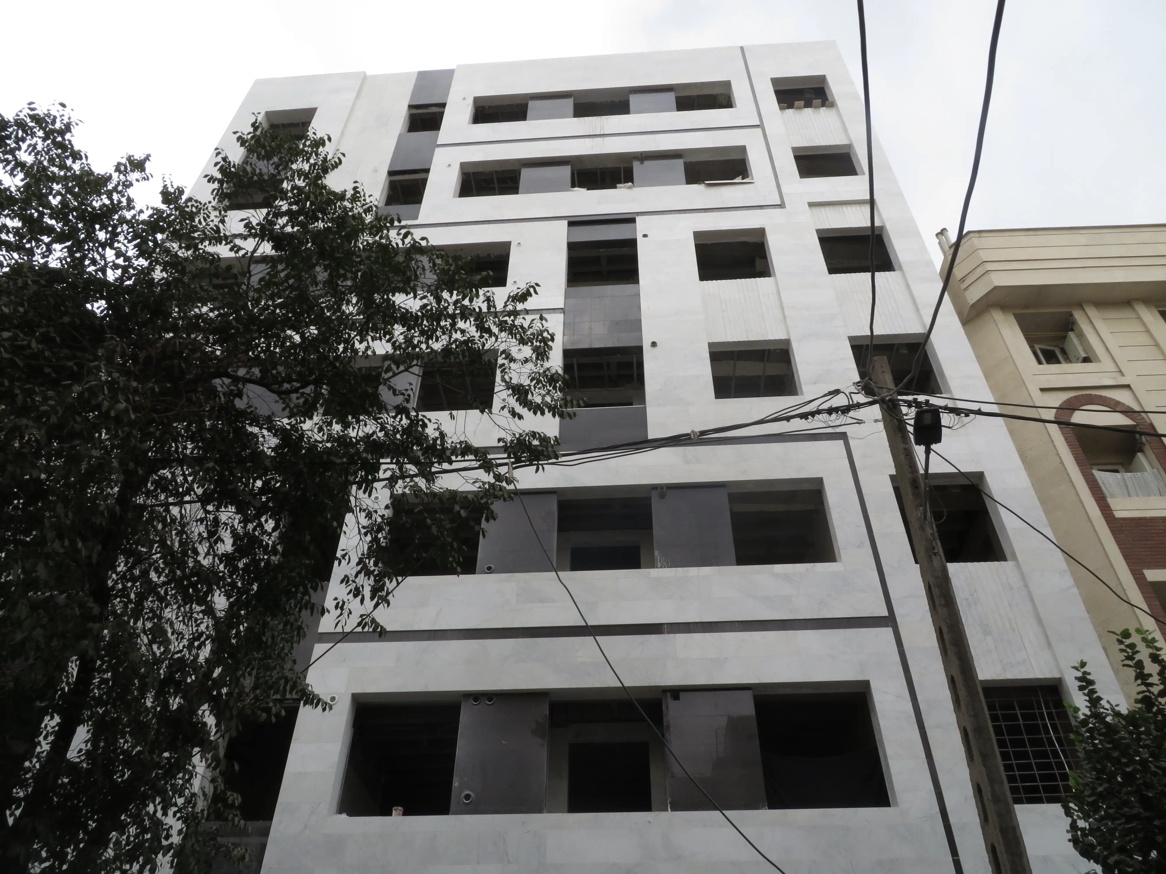 ساخت یک آپارتمان 12 واحدی